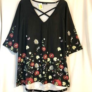 NWT Black and Floral V- Neck Tunic Top- XL